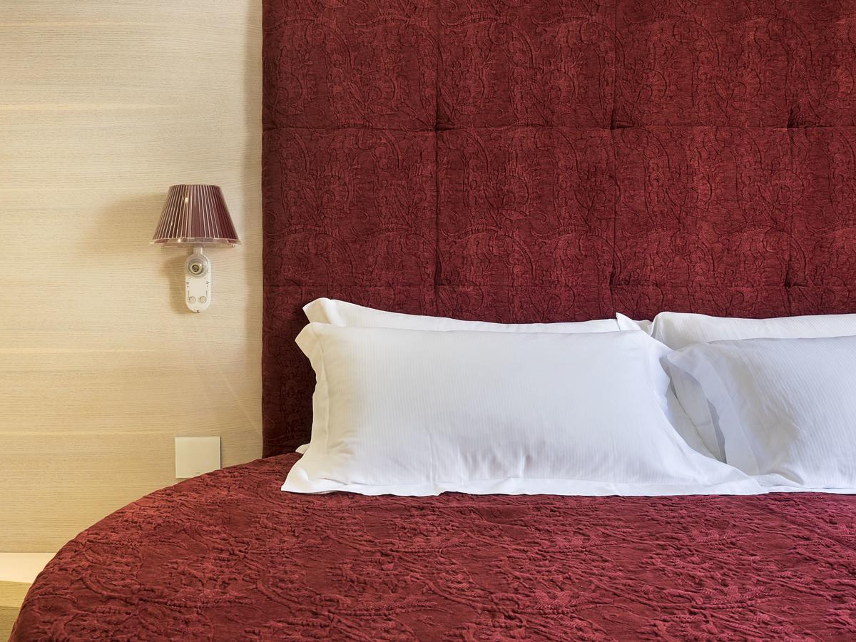 Duomo Suites & Spa คาตาเนีย ภายนอก รูปภาพ